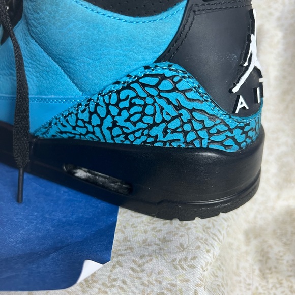 Air Jordan 3 Retro "Powder Blue" 2014 - Picture 6 of 11